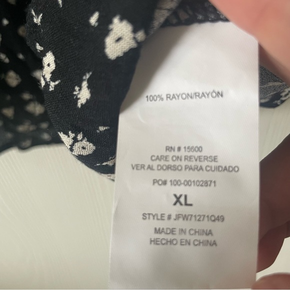 Daisy & Delilah top size XL black floral boho peplum summer over shoulder top - Picture 6 of 6